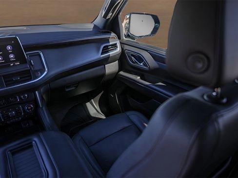 Used 2021 Chevrolet Tahoe LT w/ LT Signature Package image 28