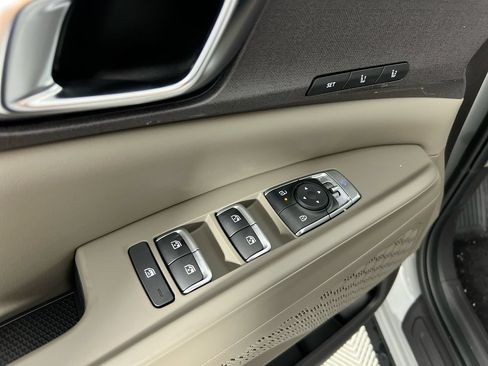 New 2026 Kia Carnival EX FWD image 15