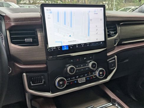 Used 2024 Ford Expedition Limited image 20