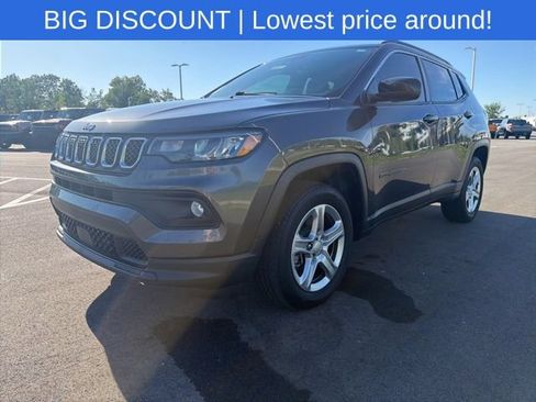 Used 2023 Jeep Compass Latitude AWD/4WD image 2