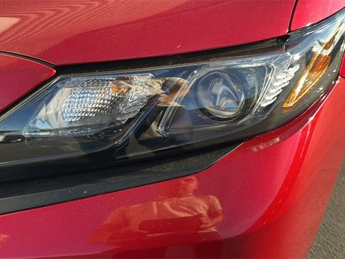 Used 2023 Toyota Camry SE image 6