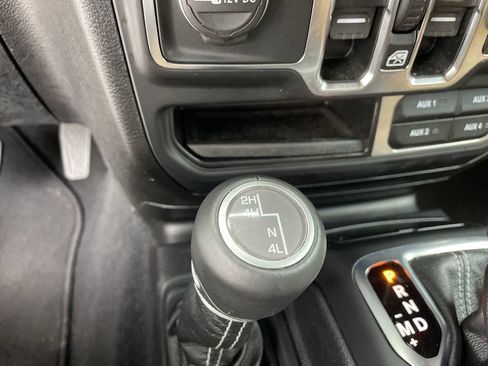Used 2020 Jeep Wrangler Unlimited Sahara AWD/4WD image 27
