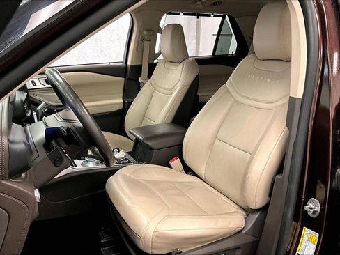 Certified 2020 Ford Explorer Platinum w/ Premium Technology Package image 24