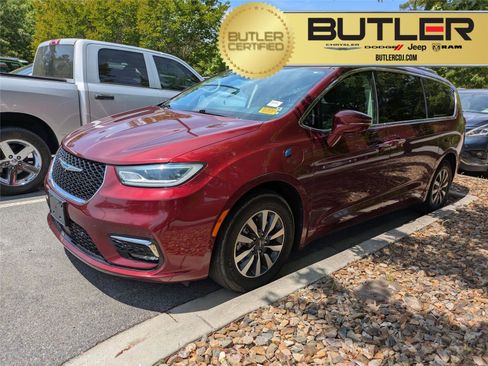 Used 2021 Chrysler Pacifica Touring-L image 1