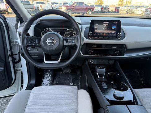 Used 2023 Nissan Rogue SV image 24
