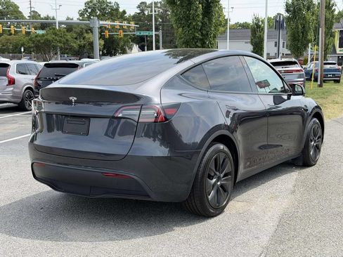 Used 2024 Tesla Model Y Long Range RWD image 19