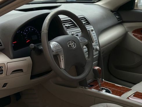 Used 2010 Toyota Camry XLE image 12