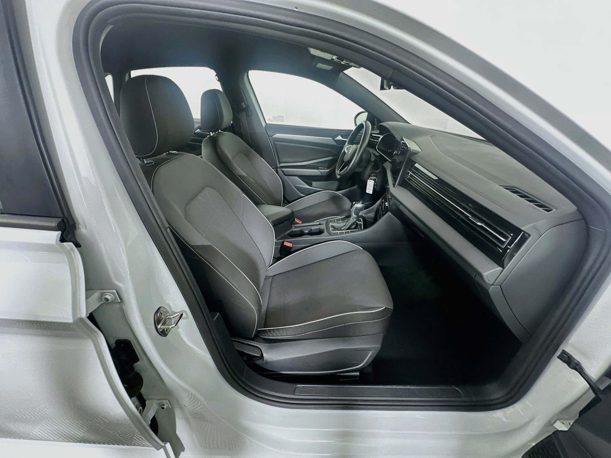 Used 2025 Volkswagen Jetta Sport FWD image 30