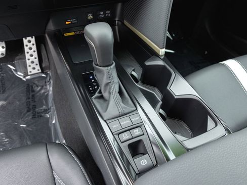 Used 2026 Toyota Camry SE image 15