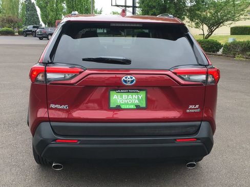 Used 2021 Toyota RAV4 XLE Premium AWD/4WD image 6