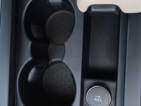 Used 2020 Jaguar XE S image 31