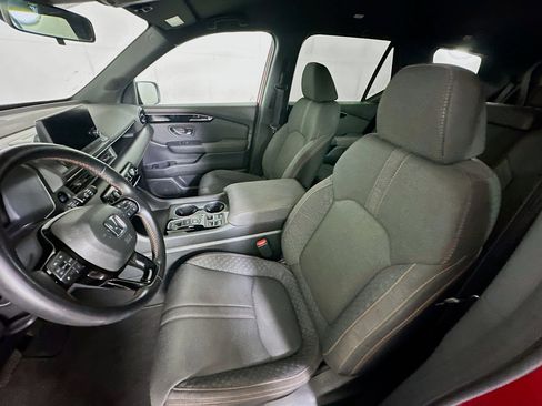 Used 2023 Honda Pilot Sport image 13
