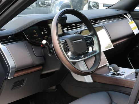 New 2026 Land Rover Range Rover Long Wheelbase SE AWD/4WD image 7