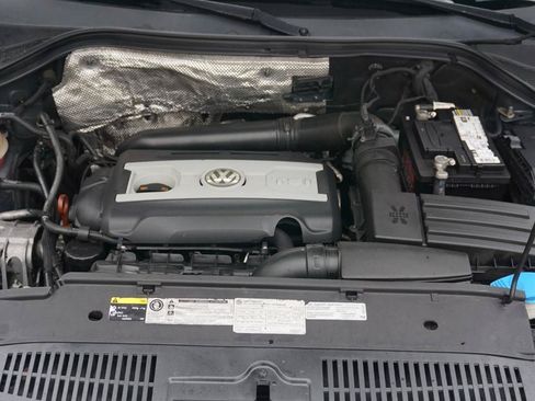 Used 2015 Volkswagen Tiguan S FWD image 23