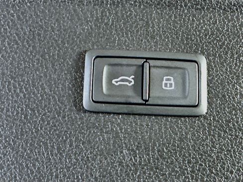 Used 2025 Audi Q5 2.0T Premium AWD/4WD image 31