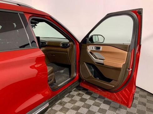 Used 2021 Ford Explorer King Ranch w/ Premium Technology Package image 34