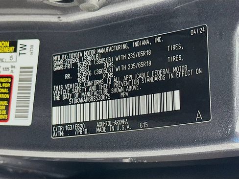 Certified 2024 Toyota Highlander XLE FWD image 33