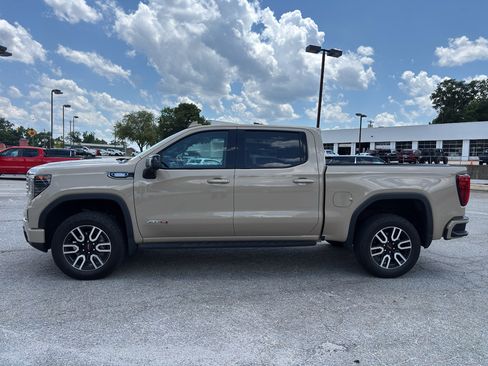 Used 2023 GMC Sierra 1500 AT4 w/ Technology Package AWD/4WD image 5
