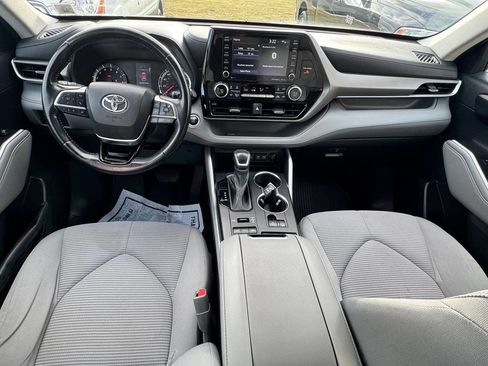 Used 2021 Toyota Highlander LE image 18