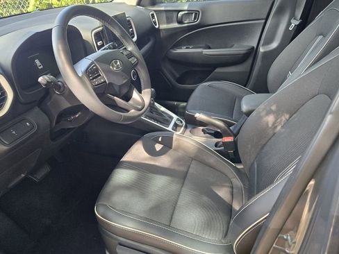 Used 2024 Hyundai Venue Limited FWD image 10