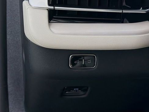 New 2026 Lincoln Navigator Premiere AWD/4WD image 11