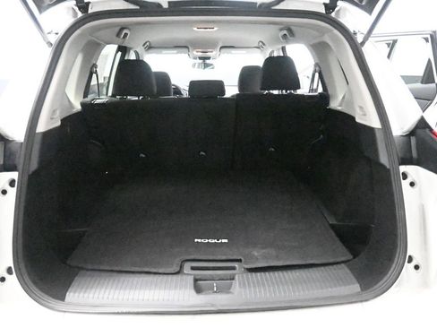 Used 2024 Nissan Rogue S image 24