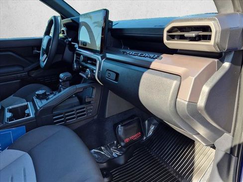 Certified 2025 Toyota Tacoma TRD Off-Road AWD/4WD image 20