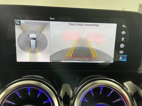 Used 2022 Mercedes-Benz GLB 250 image 22