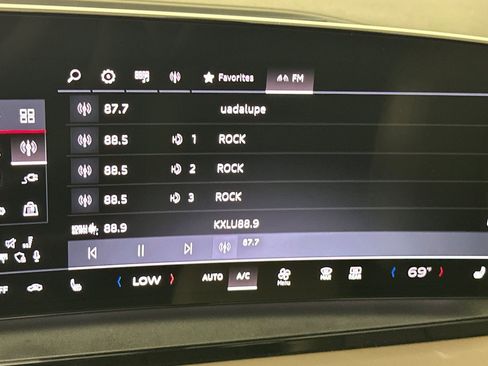 Used 2025 Audi Q6 e-tron Premium w/ Convenience Package image 17