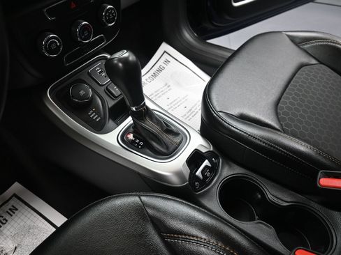 Used 2018 Jeep Compass Latitude AWD/4WD image 30