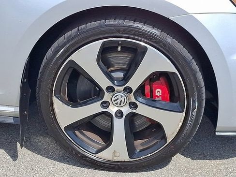 Used 2017 Volkswagen GTI SE FWD image 8