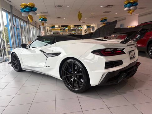 Used 2025 Chevrolet Corvette ZR1 w/ ZR1 Carbon Fiber Aero Package RWD image 5