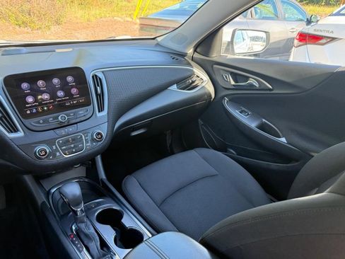 Used 2025 Chevrolet Malibu LT FWD image 19