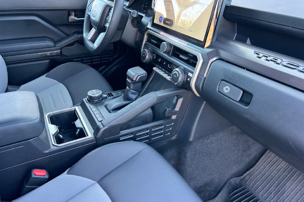 Certified 2025 Toyota Tacoma TRD Off-Road AWD/4WD image 18