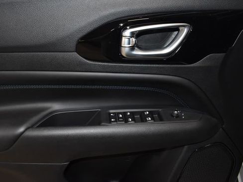 New 2026 Jeep Compass Latitude image 22