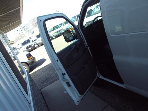 Used 2012 Chevrolet Express 1500 AWD image 15
