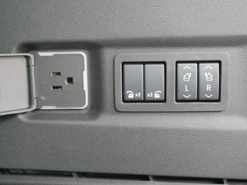 Certified 2023 Chevrolet Suburban RST w/ Luxury Package image 9