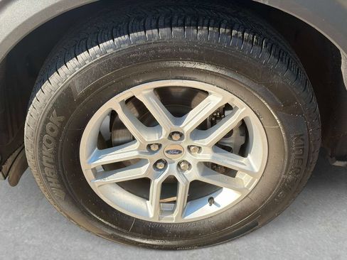 Used 2025 Ford Explorer Active AWD/4WD image 12