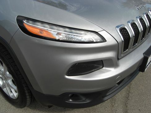 Used 2015 Jeep Cherokee Latitude FWD image 19