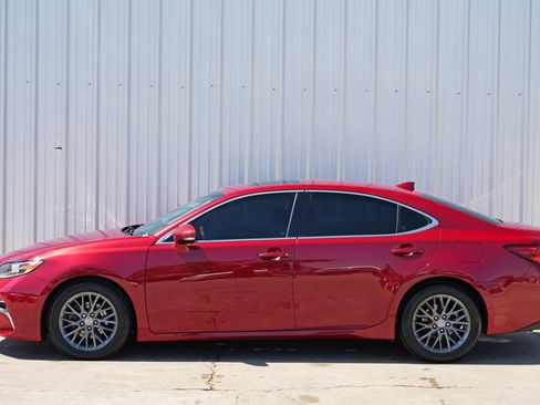 Used 2018 Lexus ES 350 w/ Premier Package image 47