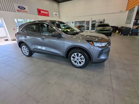 Used 2023 Ford Escape Active AWD/4WD image 5