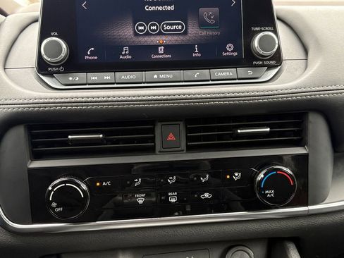 Used 2023 Nissan Rogue S image 25