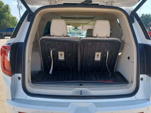 Used 2022 GMC Acadia AWD Denali w/ Denali Ultimate Package image 16