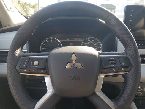 New 2026 Mitsubishi Outlander SE image 23