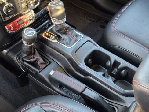 Certified 2023 Jeep Gladiator Rubicon w/ Cold Weather Group image 21