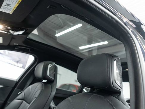 Used 2024 BMW 740i xDrive image 11