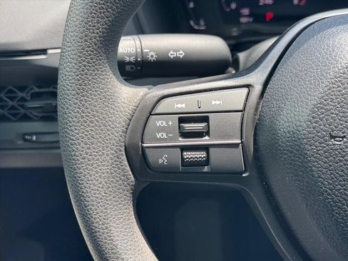 Used 2025 Honda Accord LX image 17