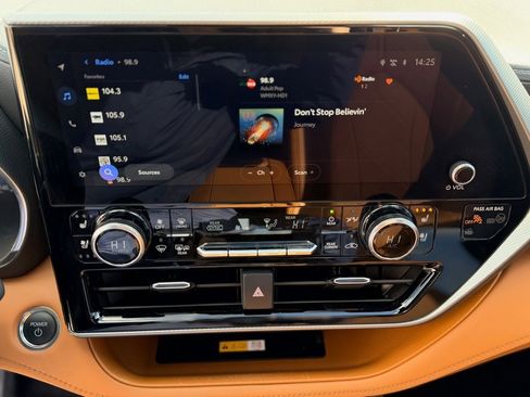 Used 2024 Toyota Highlander Platinum image 16