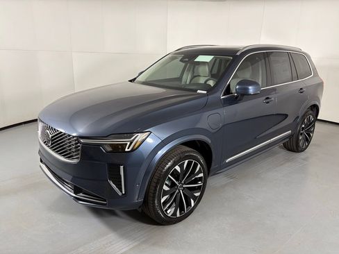 New 2026 Volvo XC90 T8 Ultra w/ Protection Package Premier AWD/4WD image 4