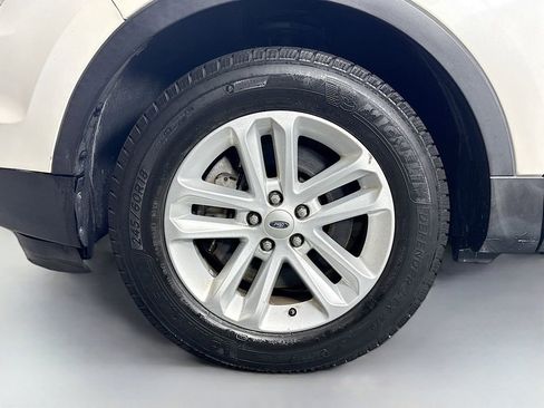 Used 2014 Ford Explorer XLT w/ Equipment Group 202A AWD/4WD image 32